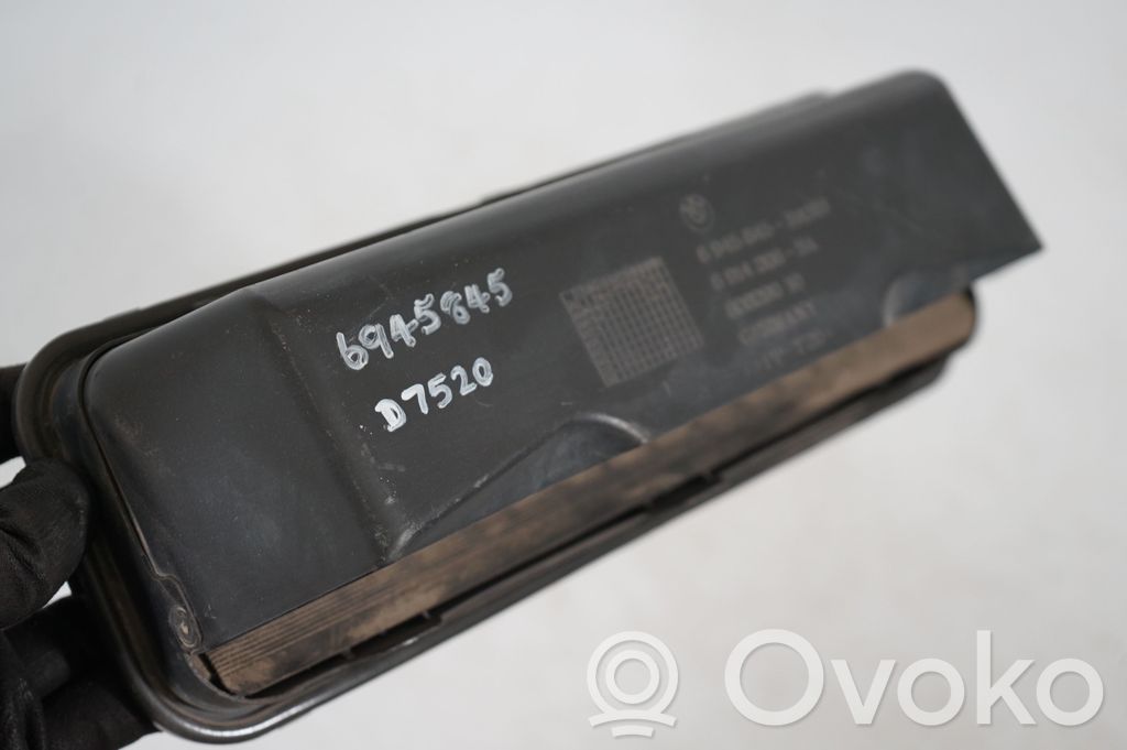 Quarter panel pressure vent (8)