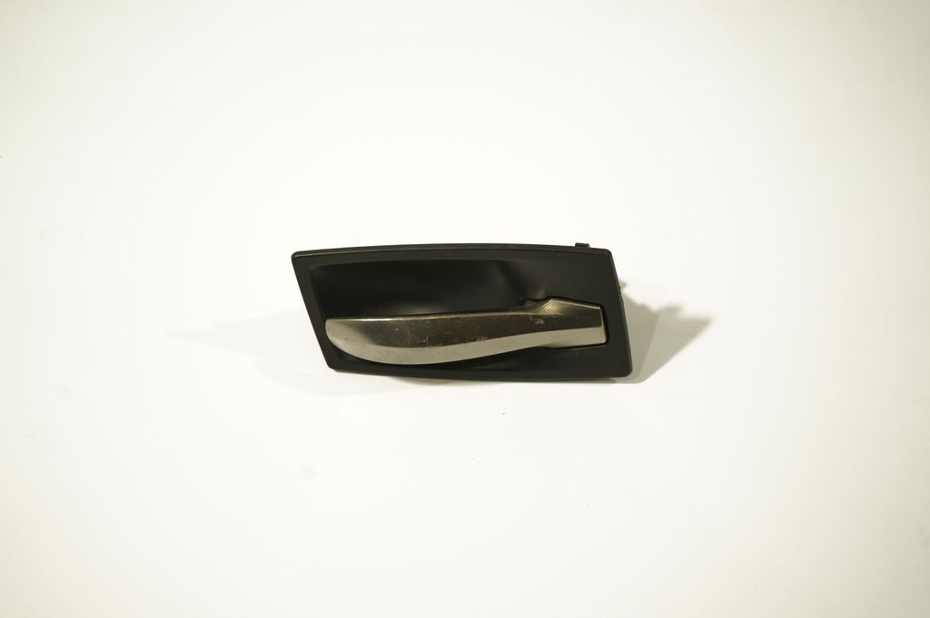 Rear door interior handle