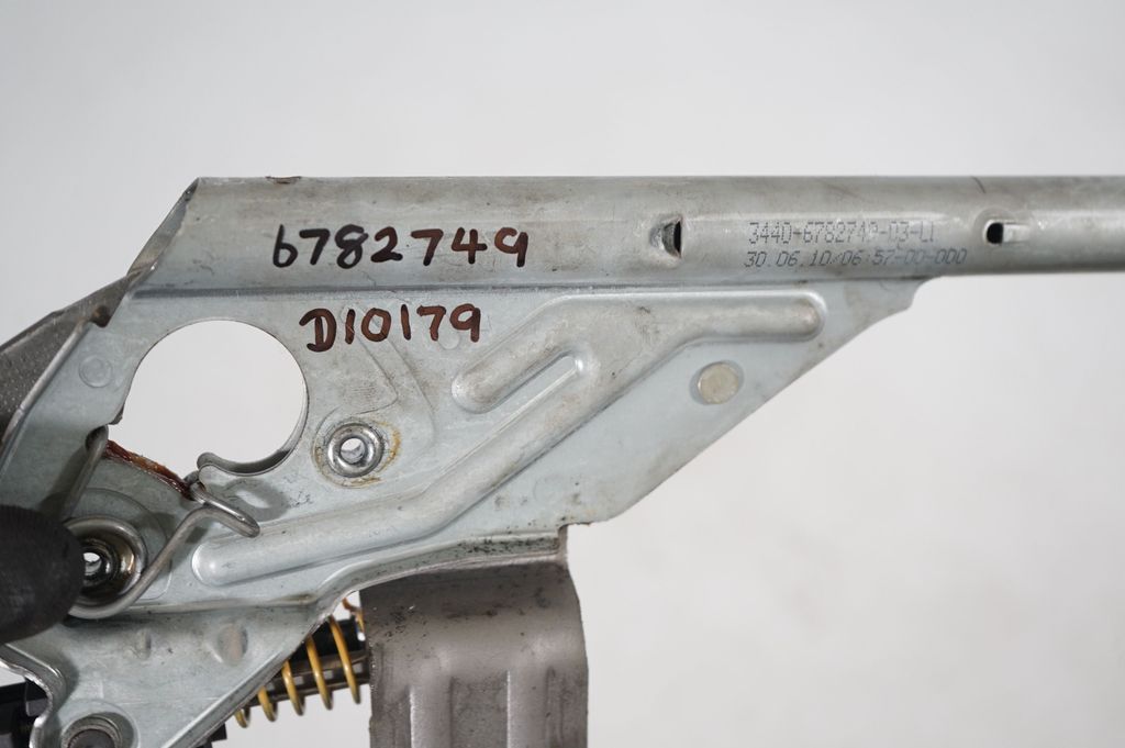 Handbrake/parking brake lever assembly (8)