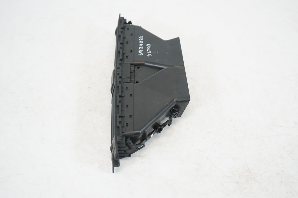 Dash center air vent grill (2)