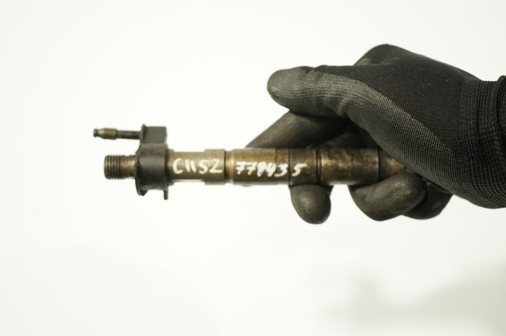Fuel injector (7)