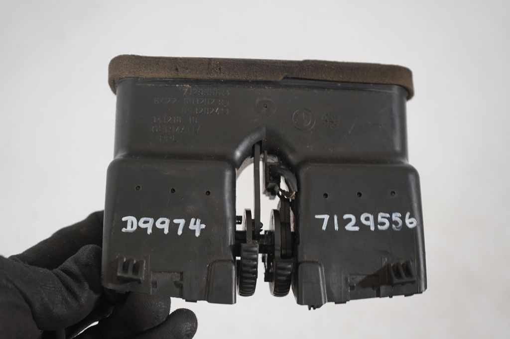 Rear air vent grill (8)