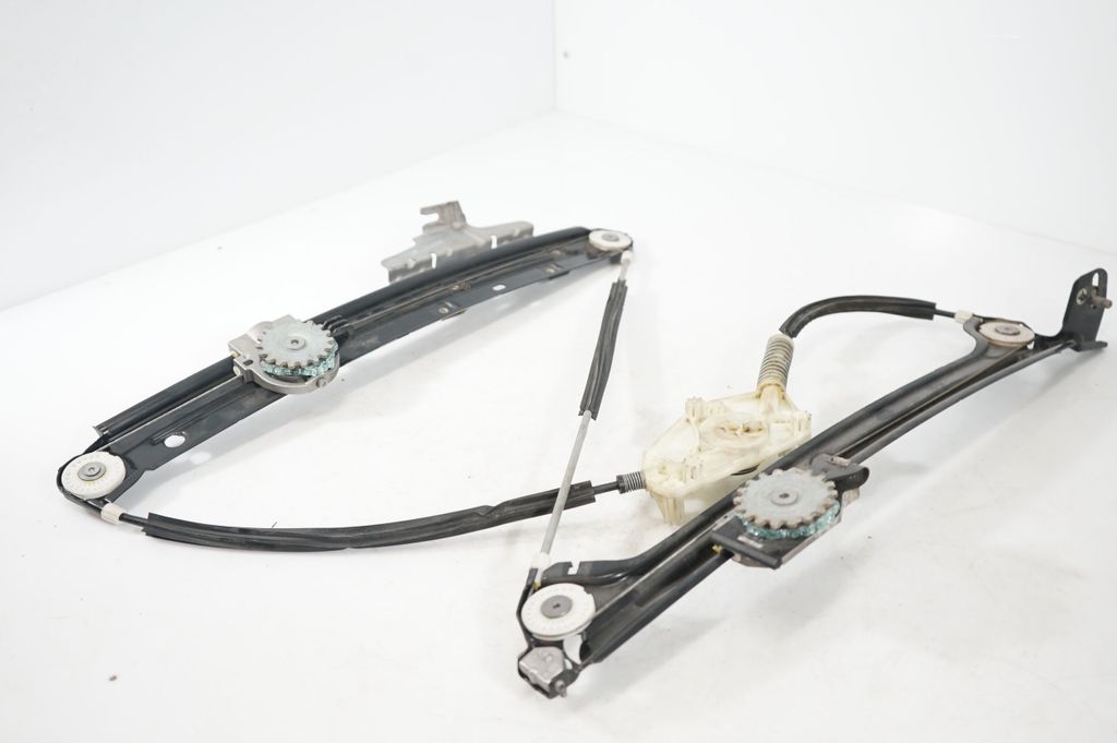 Front door window regulator with motor (6)