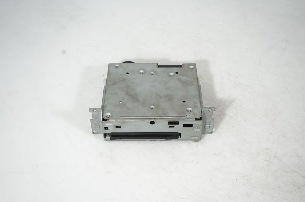 Radio/CD/DVD/GPS head unit (5)