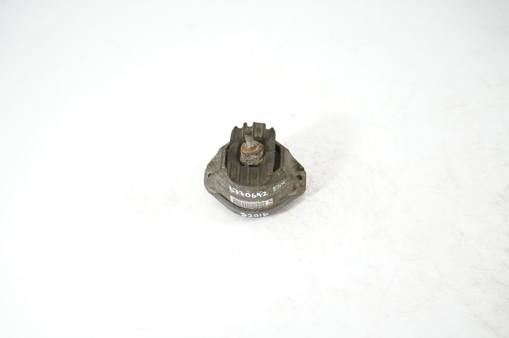 Engine mount bracket