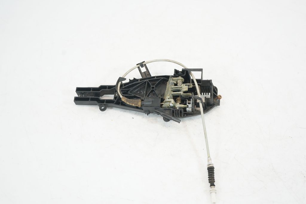 Rear door exterior handle/bracket (5)