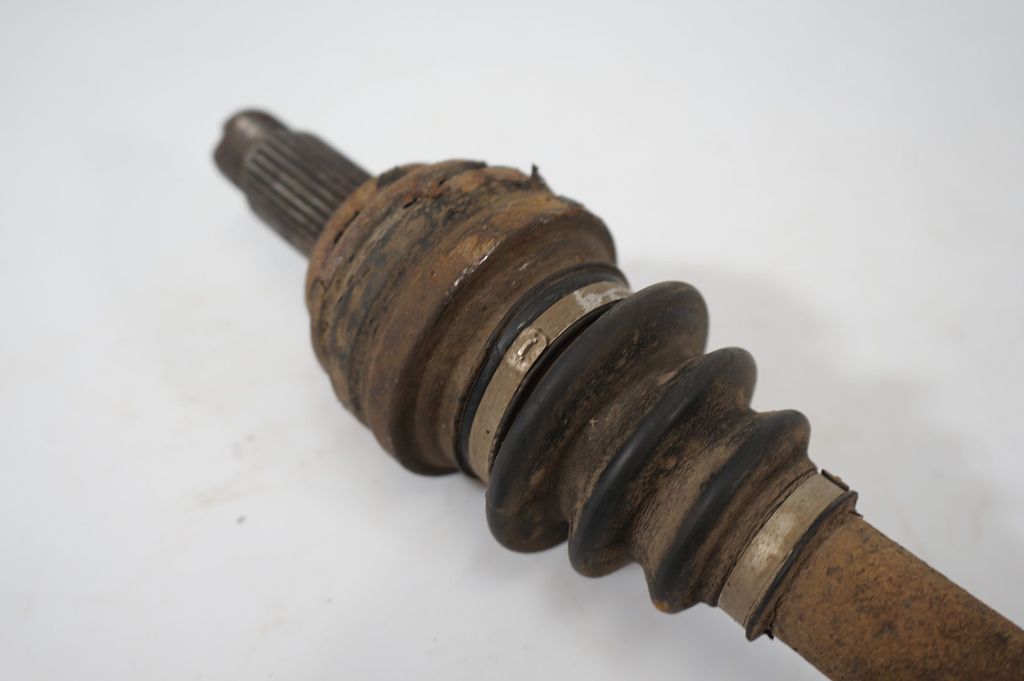 Rear driveshaft (7)