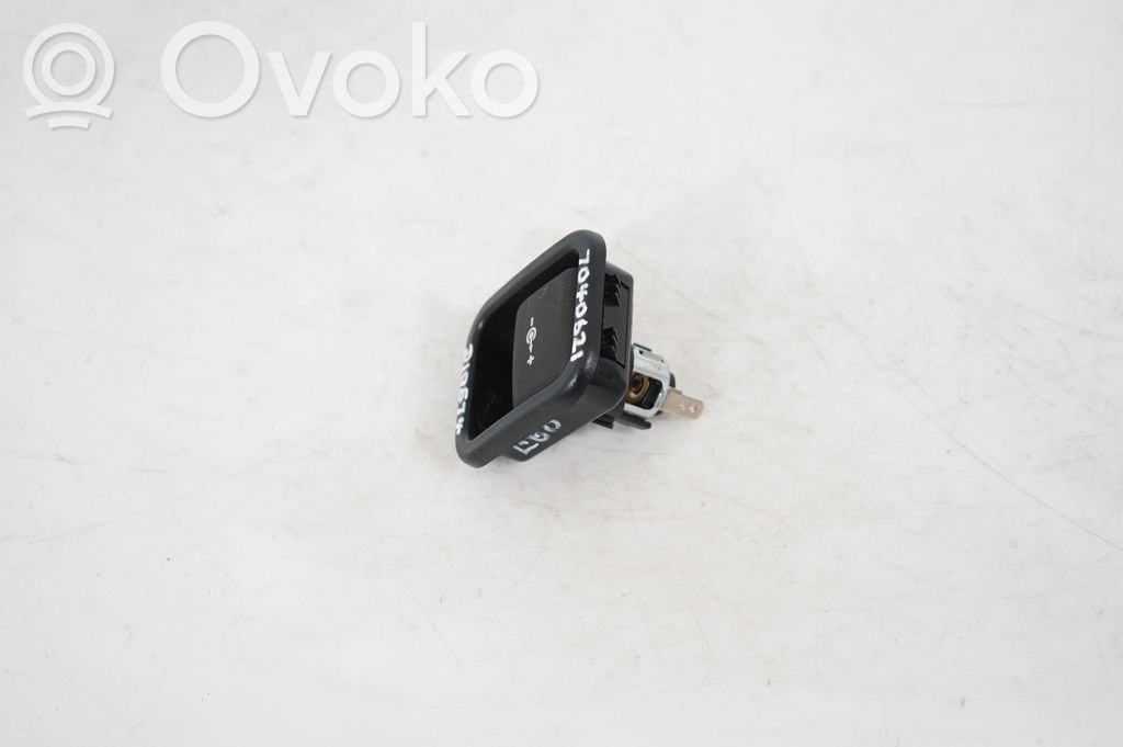 12 V Socket (rear) (2)