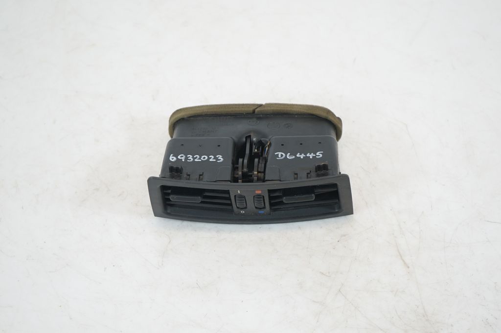 Rear air vent grill (5)