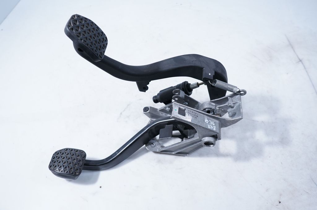Pedal assembly (5)