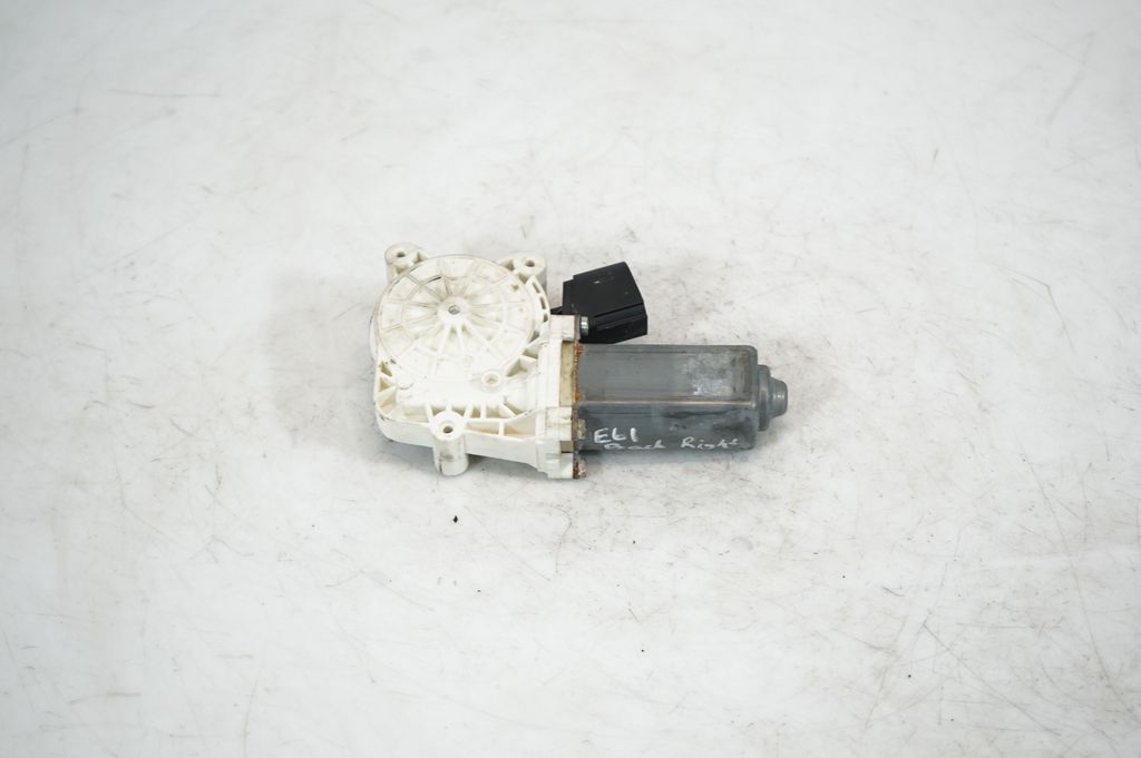 Rear door window regulator with motor (5)