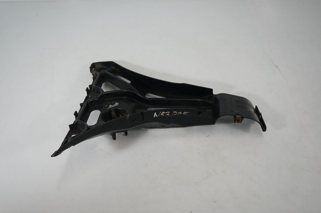 Rear bumper mounting bracket (4)