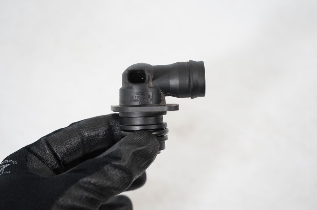 Breather hose/pipe (7)