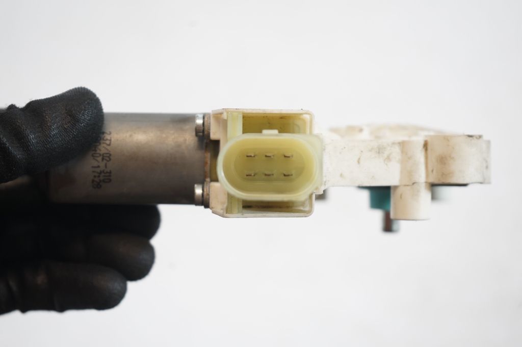 Front door window regulator with motor (6)