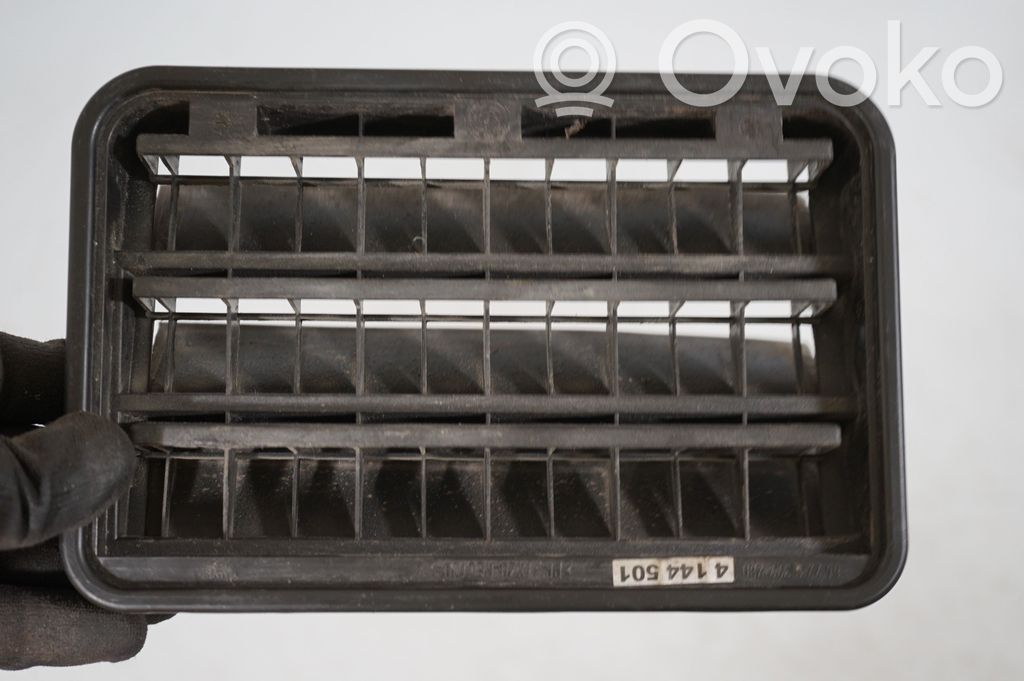 Quarter panel pressure vent (7)