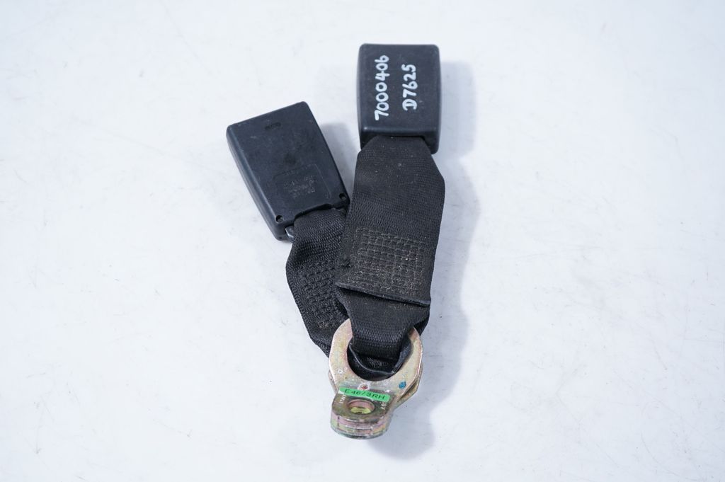 Rear seatbelt buckle (2)