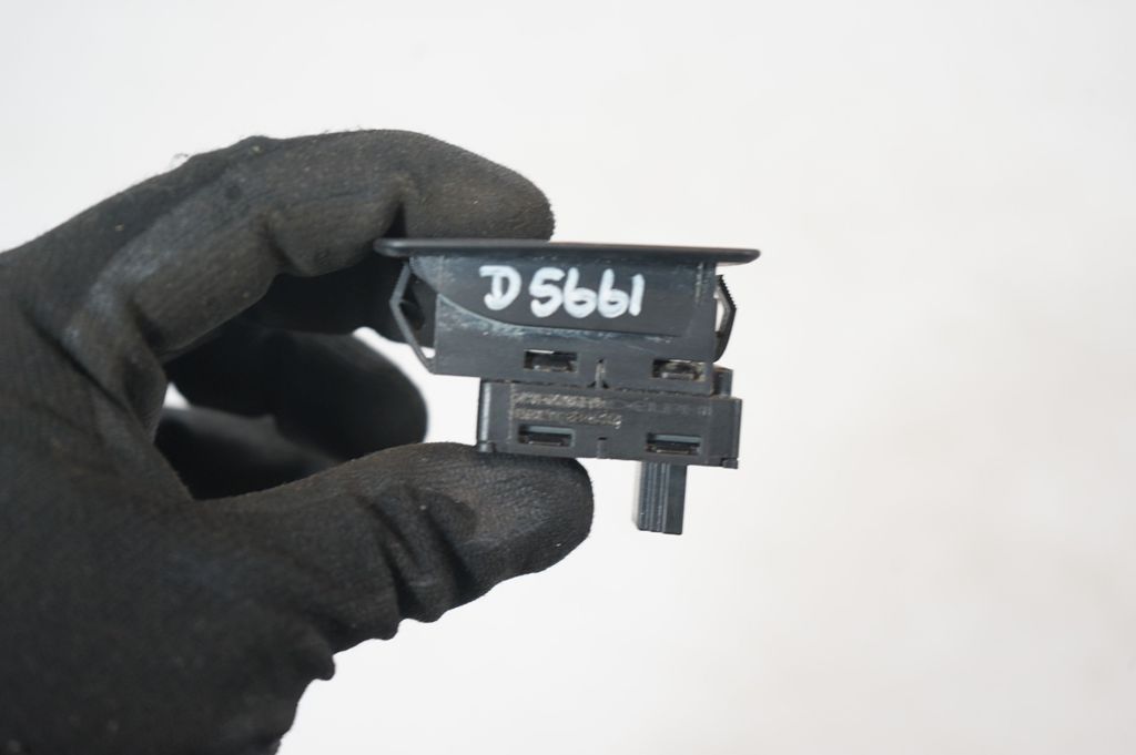 Electric window control switch (7)