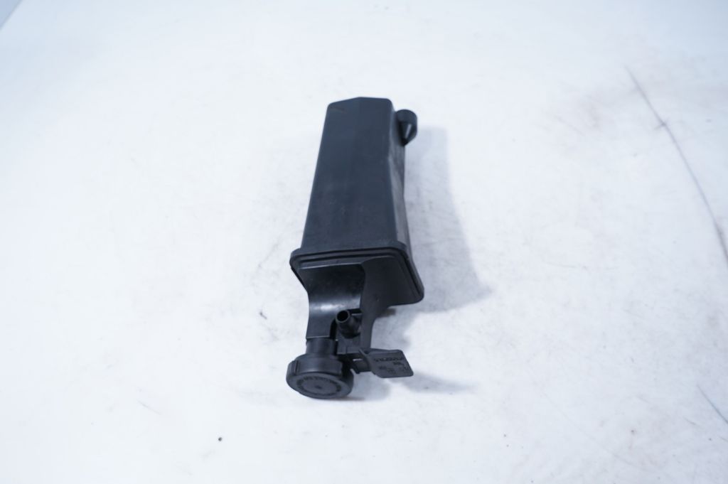 Coolant expansion tank/reservoir (8)