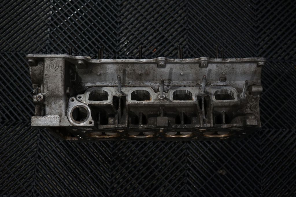 Engine head (7)