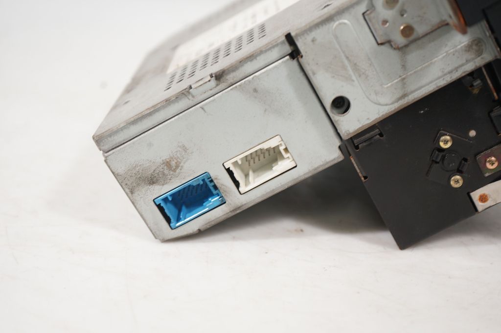 Radio/CD/DVD/GPS head unit (8)