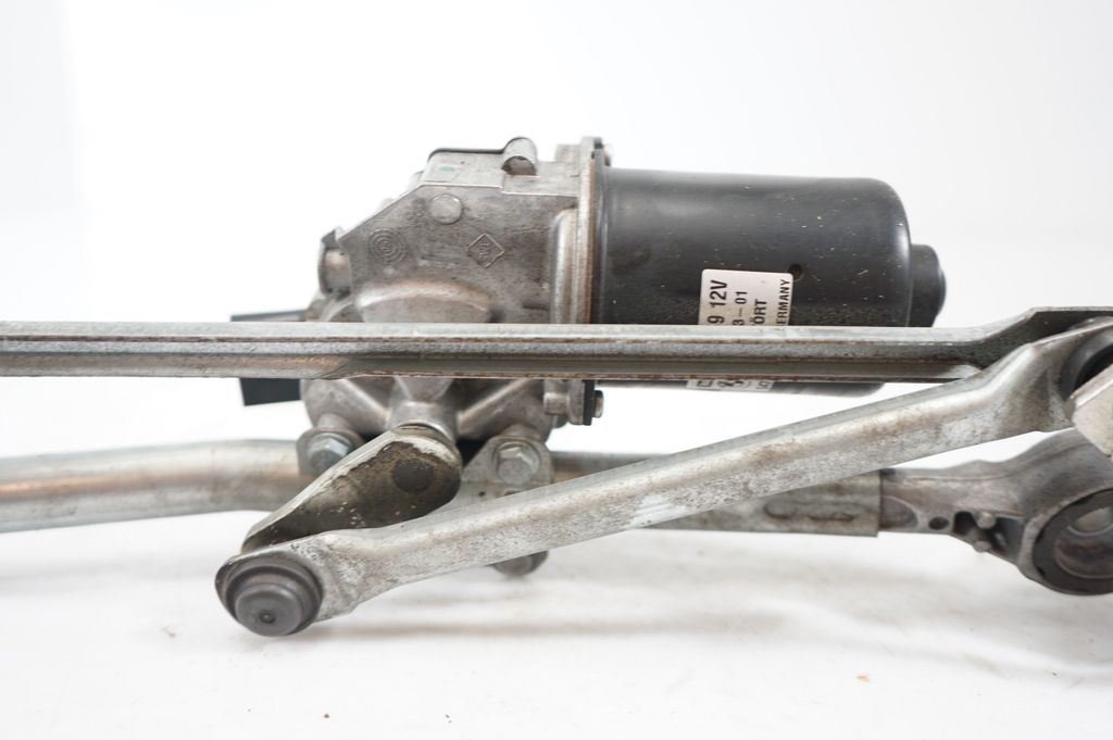 Front wiper linkage and motor (8)