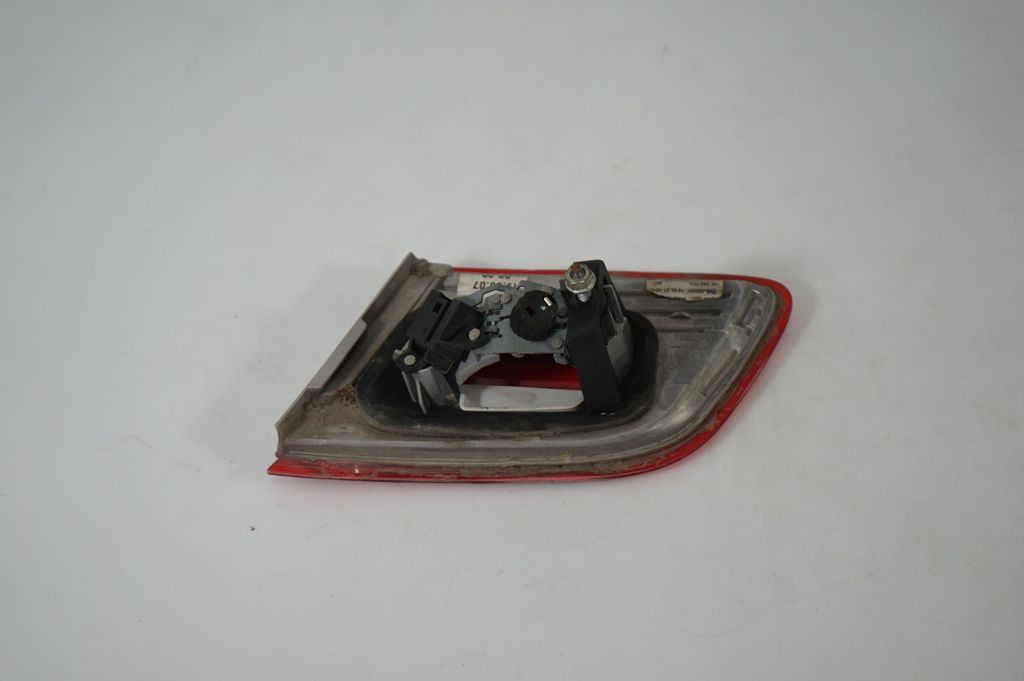 Tailgate rear/tail lights (4)