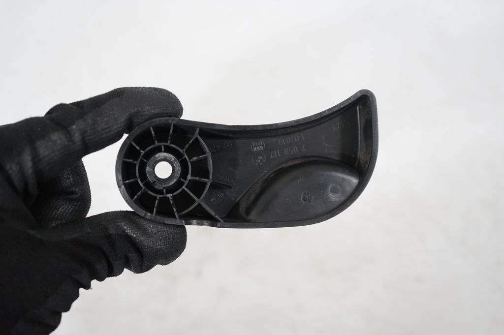 Engine bonnet (hood) release handle (6)