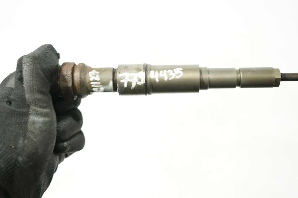 Fuel injector (7)