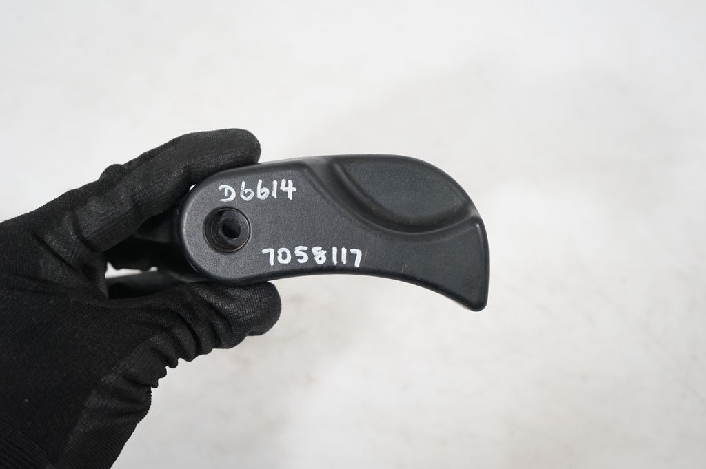 Engine bonnet (hood) release handle (7)