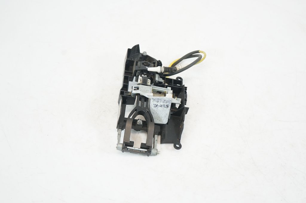 Rear door exterior handle/bracket (2)