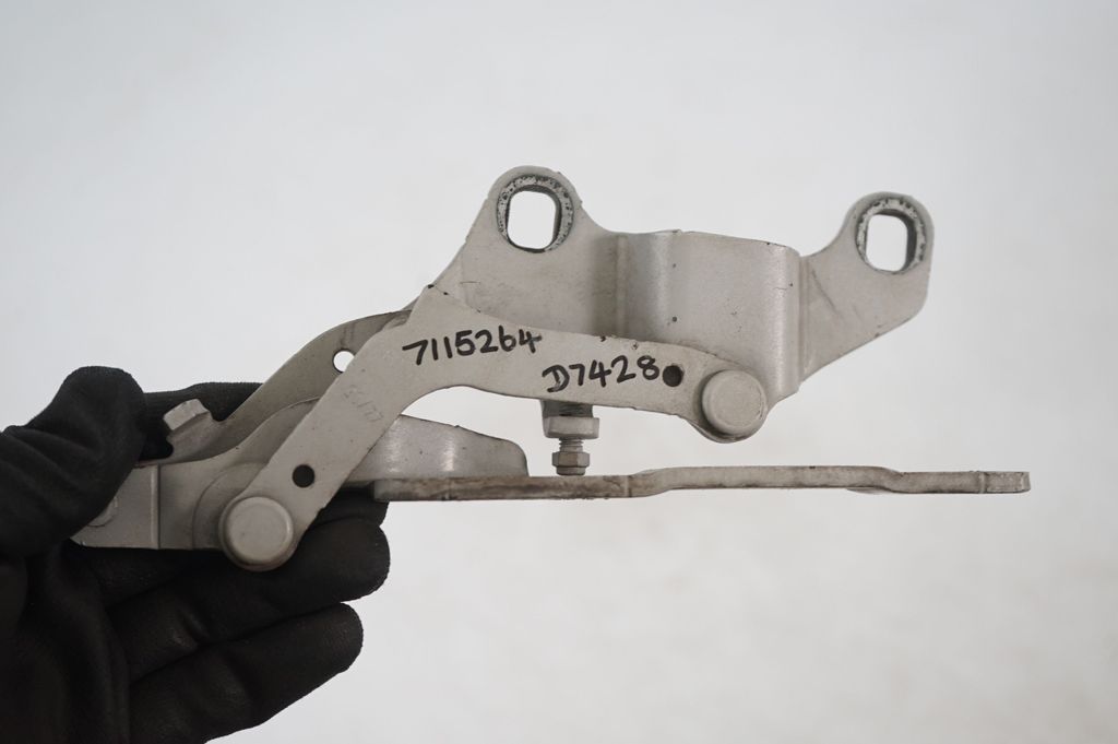 Engine bonnet/hood hinges (7)