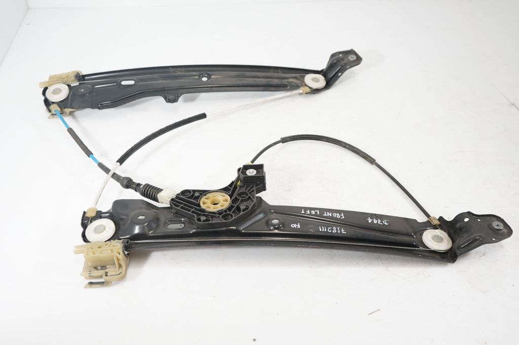 Front door window regulator with motor (3)