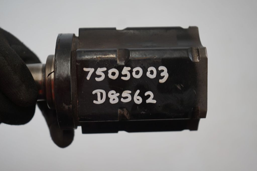 Front driveshaft (8)