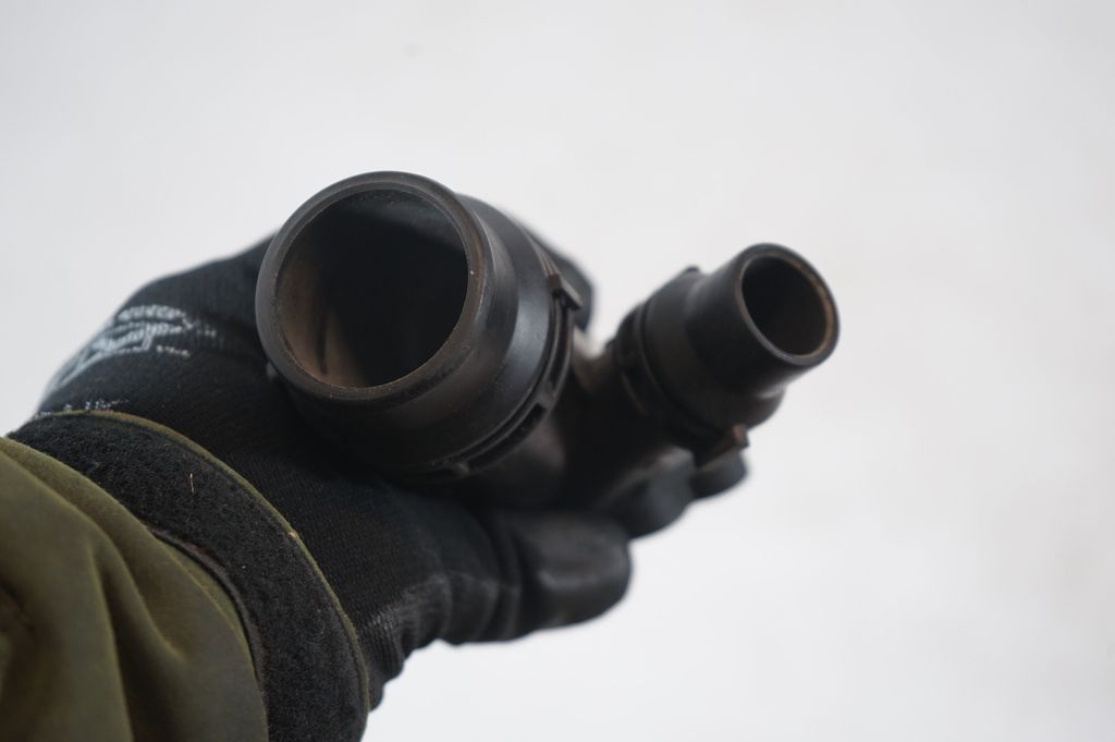 Engine coolant pipe/hose (7)