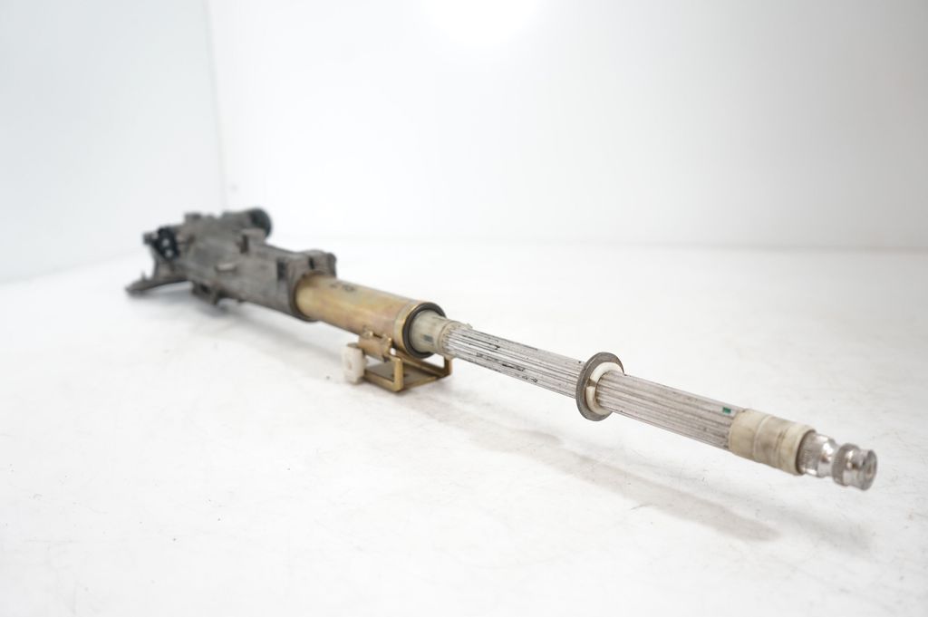 Steering wheel axle (7)