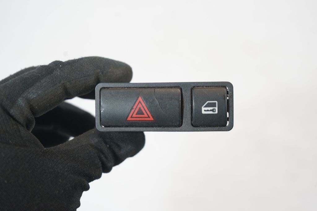 Hazard light switch (7)