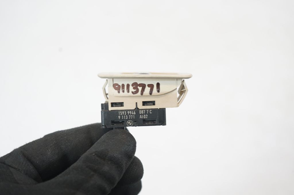 Electric window control switch (9)