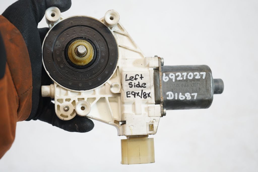 Front door window regulator with motor (7)