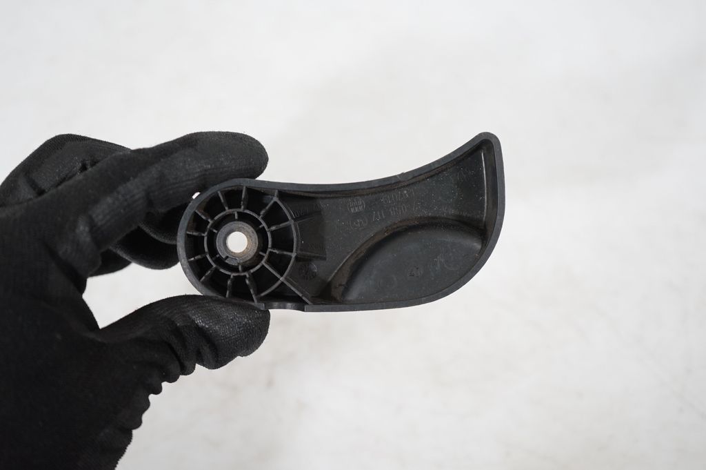 Engine bonnet (hood) release handle (6)