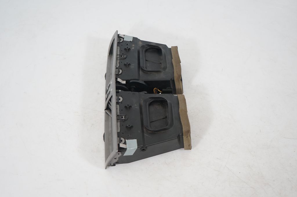 Dash center air vent grill (2)