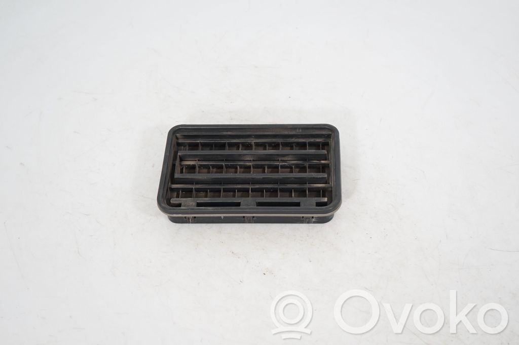 Quarter panel pressure vent