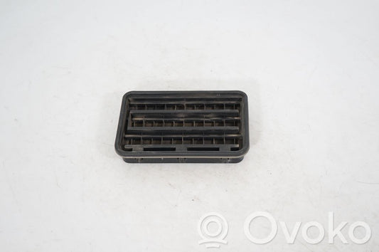 Quarter panel pressure vent