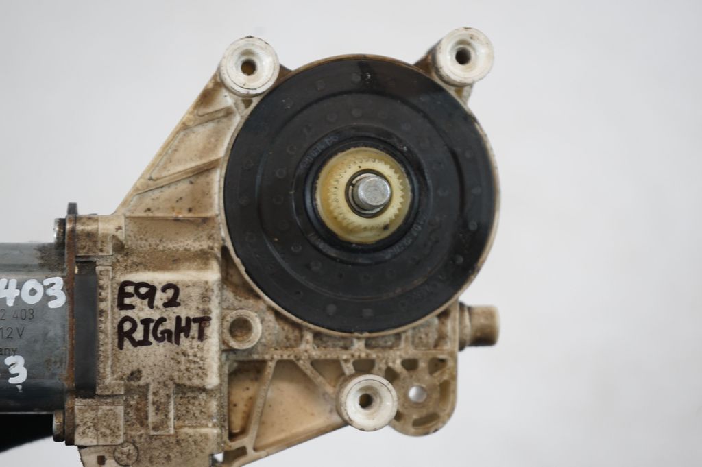 Front door window regulator with motor (7)