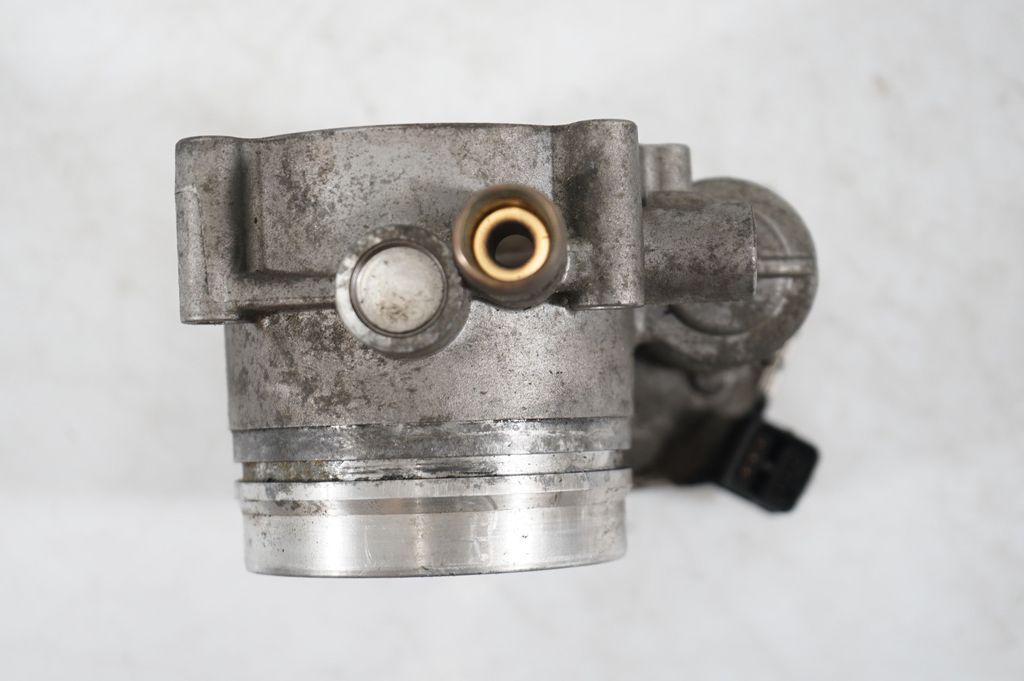 Throttle valve (9)