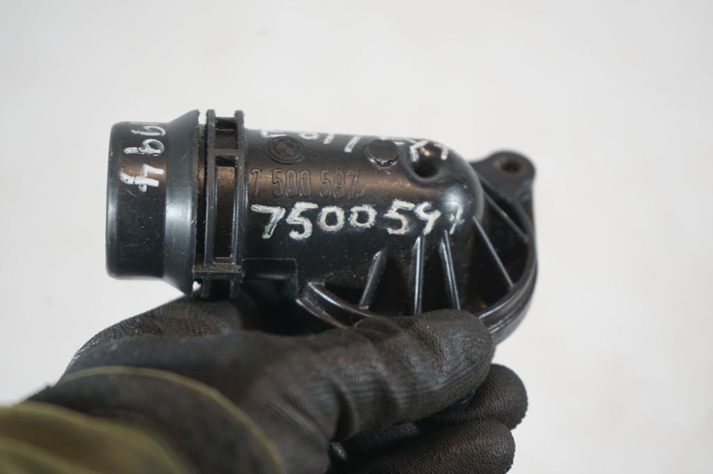 Engine coolant pipe/hose (8)