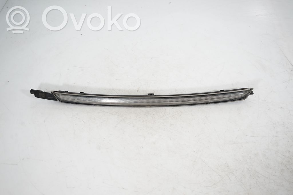 Third/center stoplight