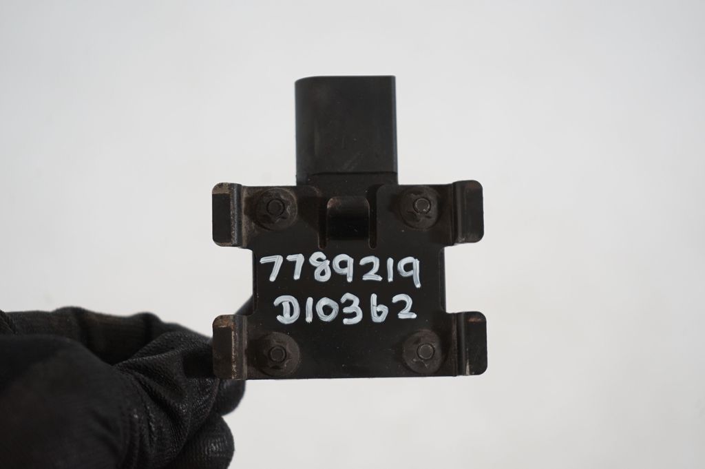 Exhaust gas pressure sensor (8)