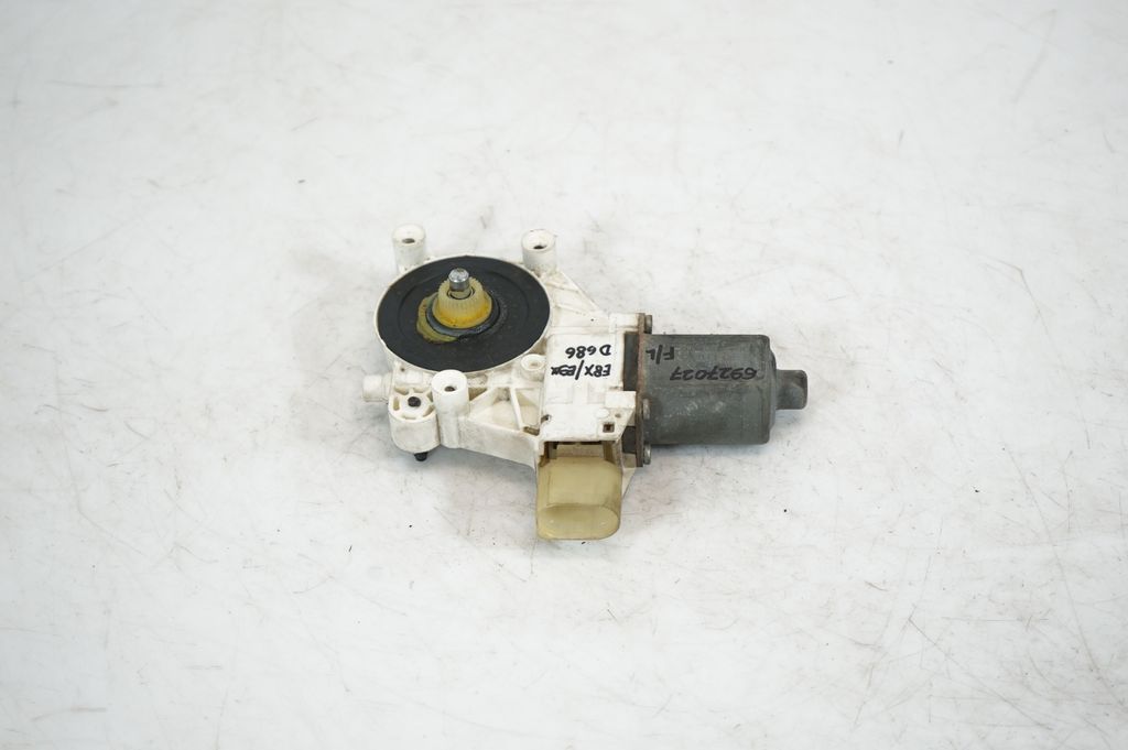 Front door window regulator with motor (3)