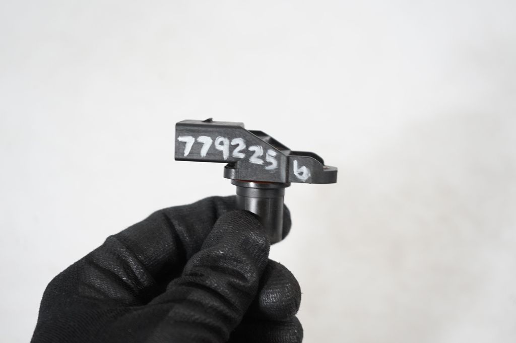 Camshaft position sensor (9)