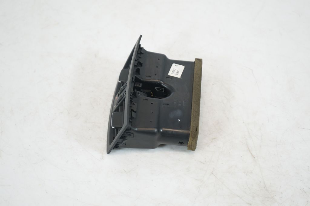 Rear air vent grill (2)